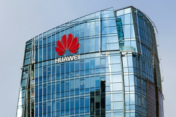 Выручка Huawei снизилась
